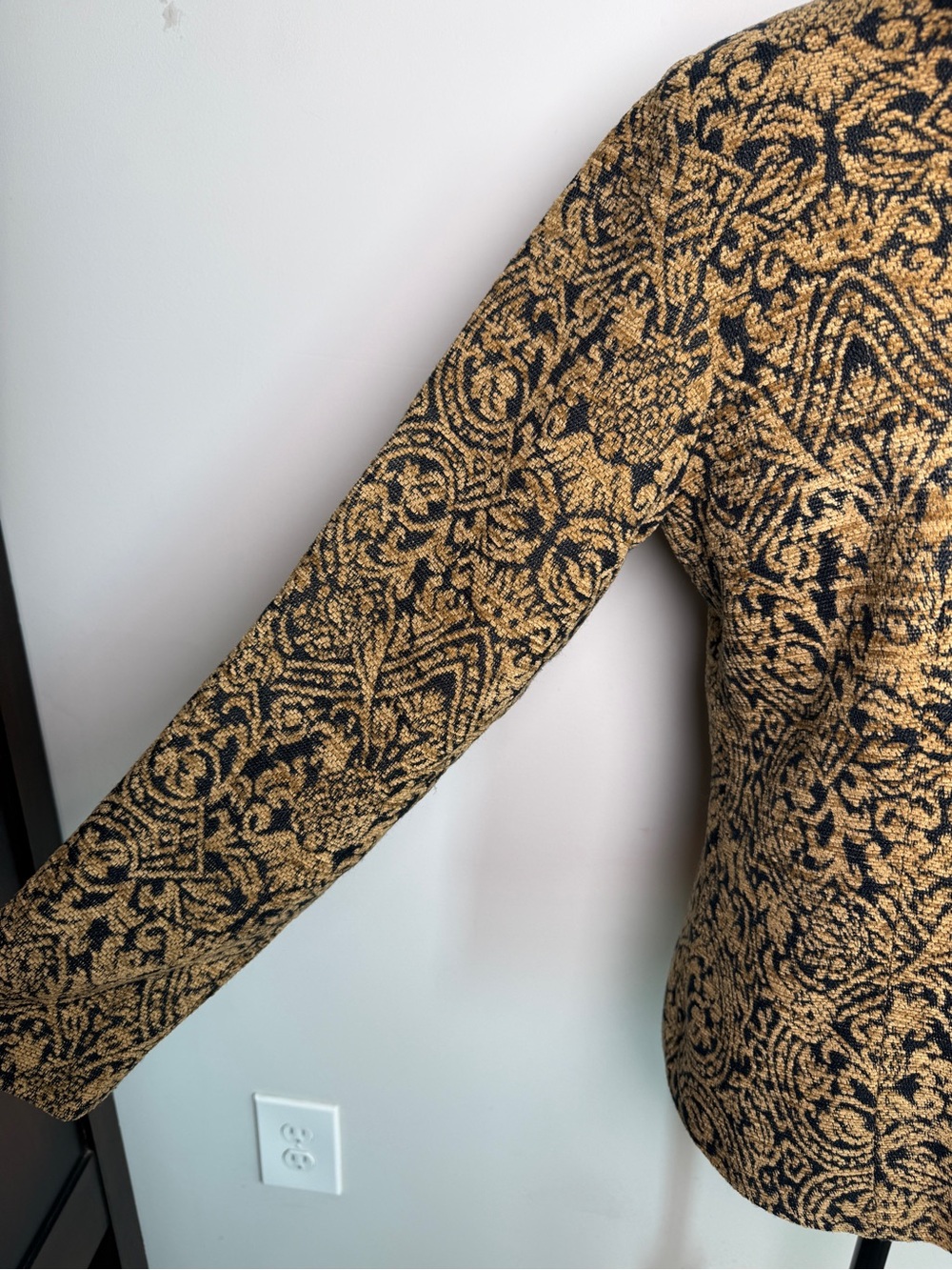Coldwater Creek Baroque Tapestry Jacquard Blazer Gold Black Dark Academia Sz 10 - Picture 3 of 9